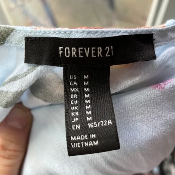 ⚡️2/$20 Women’s floral short sleeve romper - Picture 5 of 5